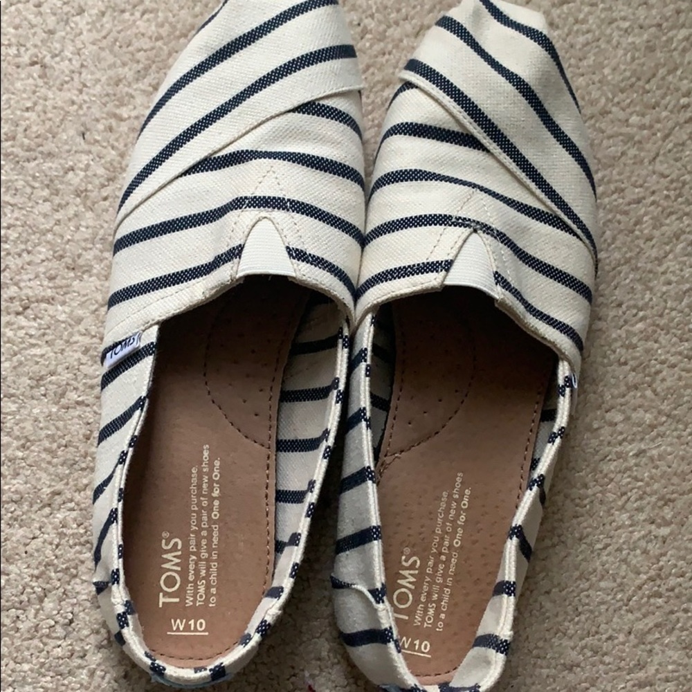 Cream and navy stripped toms